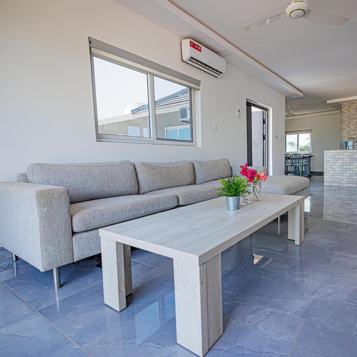 Ocean Villa Heights Brufut Eksteriør billede
