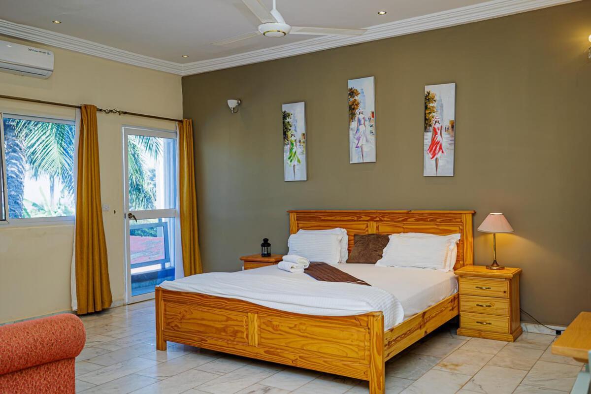 Ocean Villa Heights Brufut Eksteriør billede